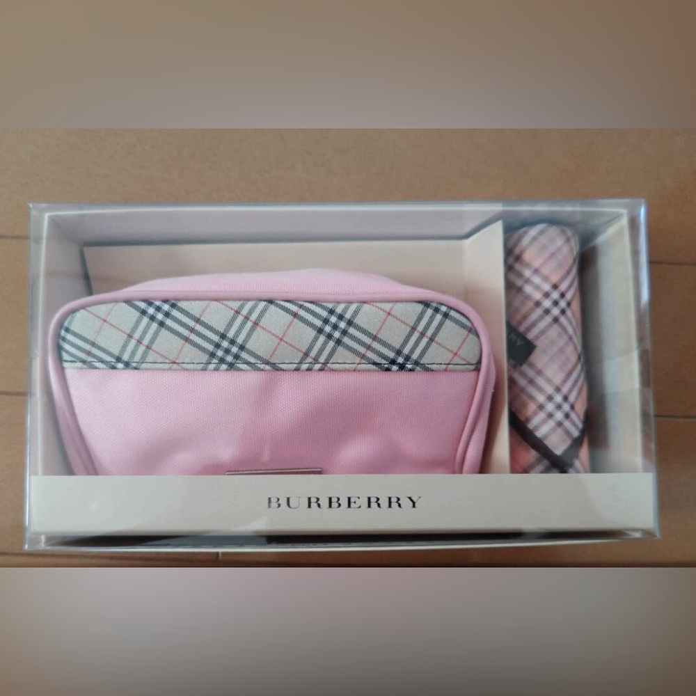 NEW BURBERRY COSMETIC CASE/SCARF GIFT SET